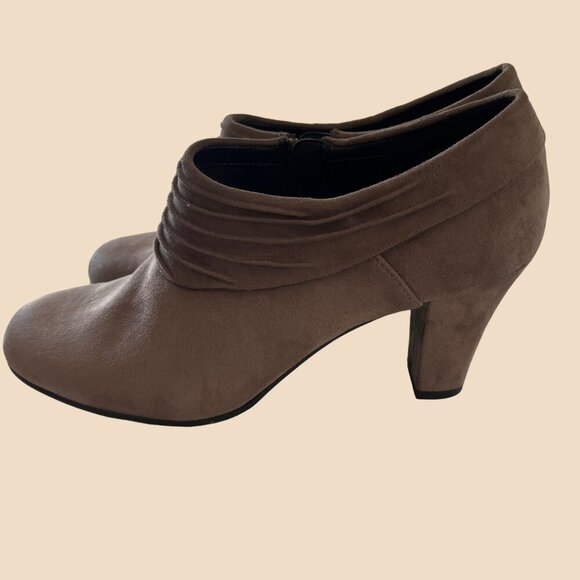 Aerosoles Womens 10 Brown Ankle Booties Faux Suede‎ Heelrest Western Side Zipper - Picture 5 of 9